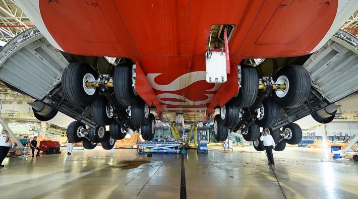 Emirates voorziet eerste a380 van nieuw landingsgestel